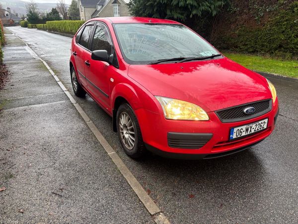 Ford Focus Hatchback, Petrol, 2006, Red