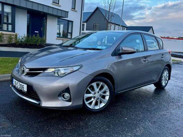 Toyota Auris Hatchback, Diesel, 2015, Bronze