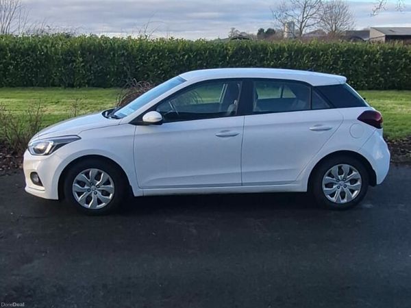 Hyundai i20 Hatchback, Petrol, 2019, White