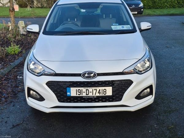 Hyundai i20 Hatchback, Petrol, 2019, White