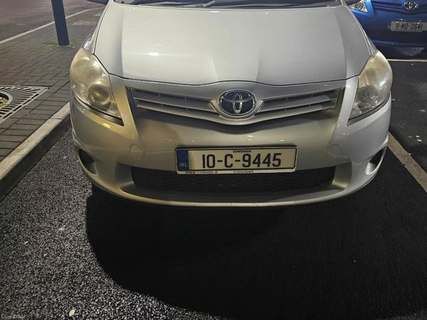 Toyota Auris Hatchback, Petrol, 2010, Silver