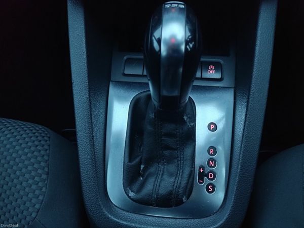 Volkswagen Jetta Saloon, Diesel, 2012, Silver