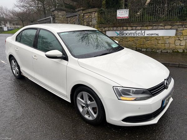 Volkswagen Jetta Saloon, Diesel, 2012, White