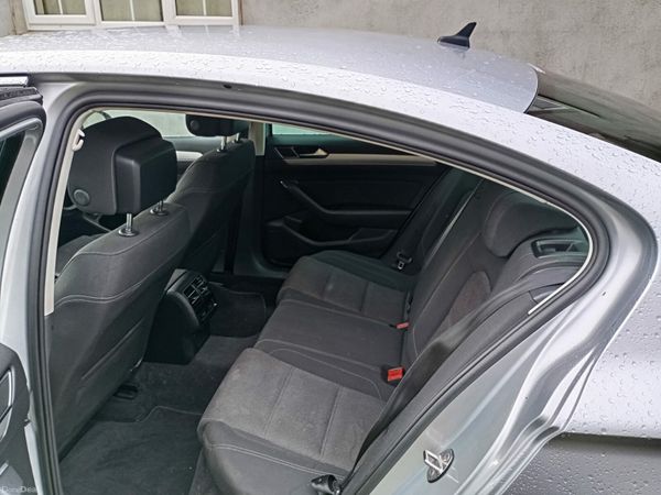 Volkswagen Passat Saloon, Diesel, 2018, Grey