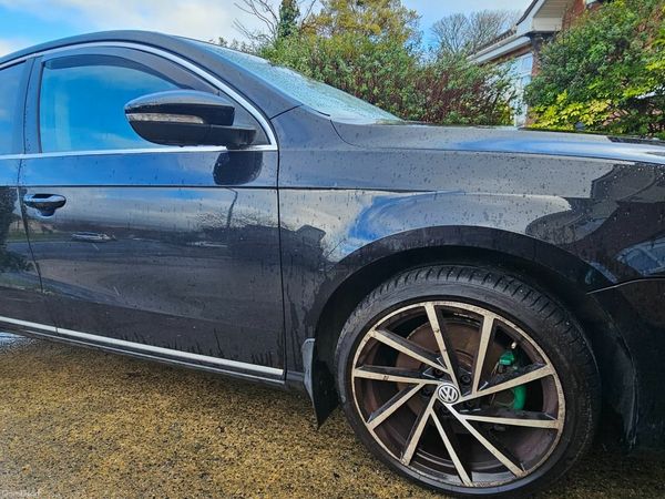 Volkswagen Passat Saloon, Diesel, 2011, Black