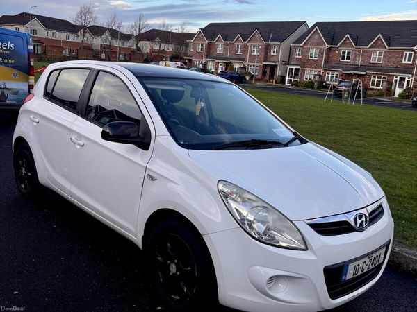 Hyundai i20 Hatchback, Petrol, 2010, White