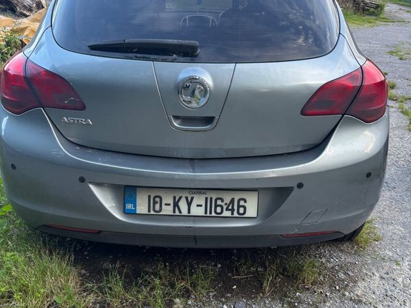Vauxhall Astra Hatchback, Petrol, 2010, Silver