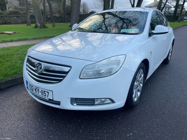 Vauxhall Insignia Hatchback, Diesel, 2013, White