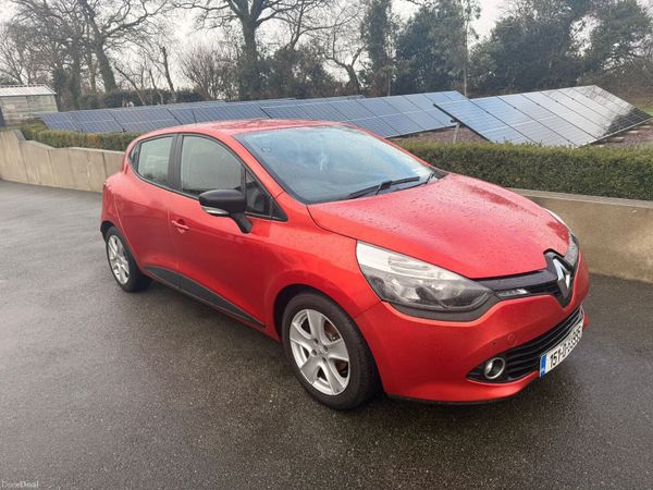 Renault Clio Hatchback, Petrol, 2015, Red