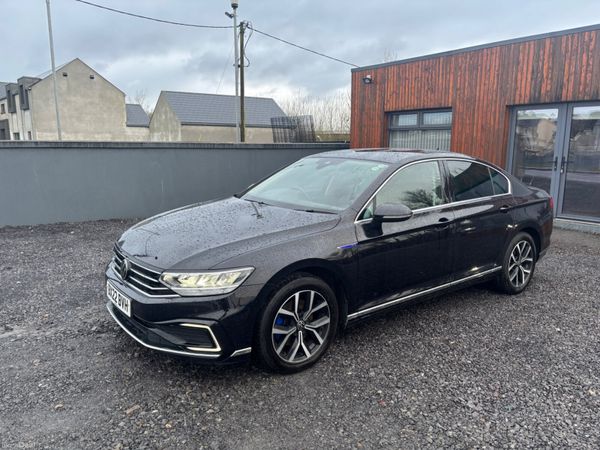 Volkswagen Passat Saloon, Petrol Hybrid, 2022, Black