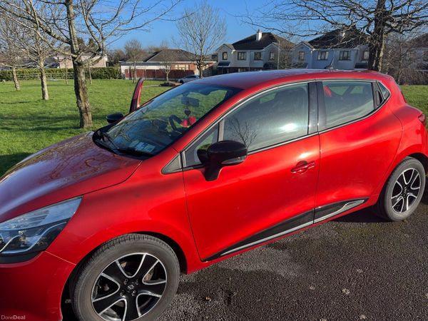 Renault Clio Hatchback, Petrol, 2014, Red