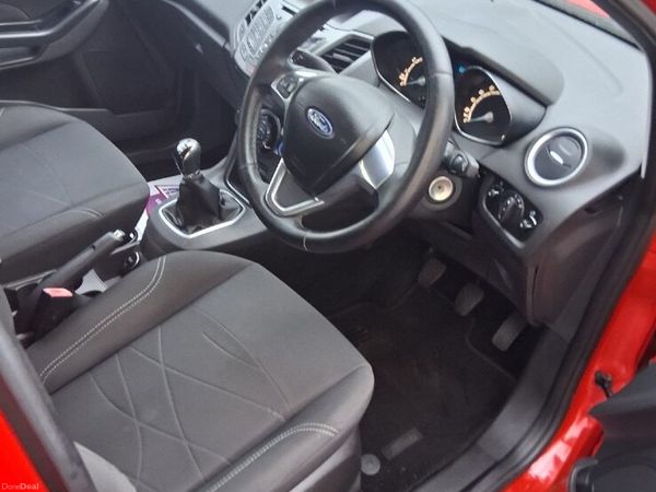 Ford Fiesta Hatchback, Petrol, 2014, Red