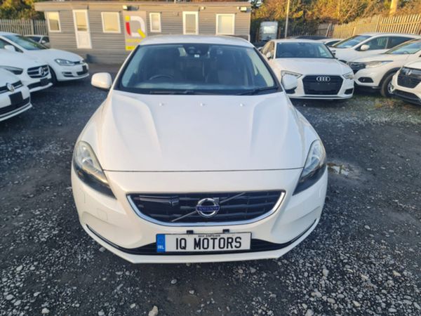 Volvo V40 Hatchback, Petrol, 2013, White
