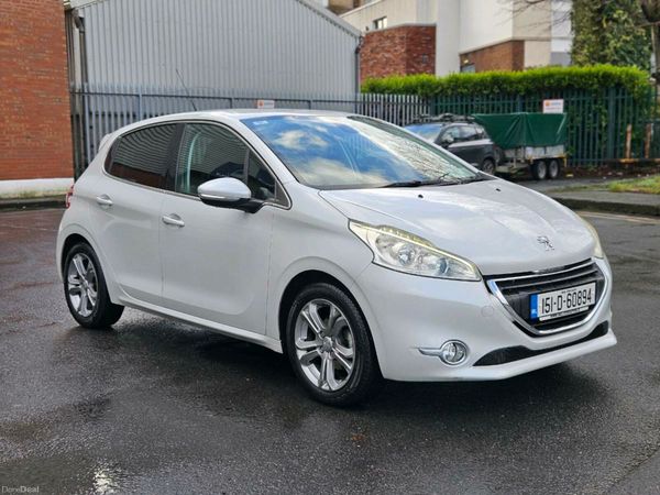 Peugeot 208 Hatchback, Petrol, 2015, White