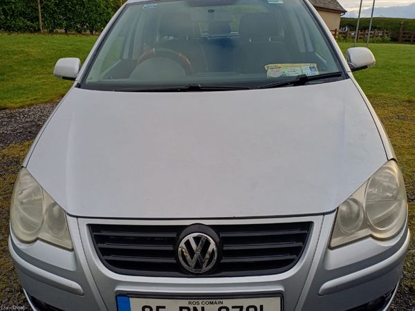 Volkswagen Polo Hatchback, Petrol, 2005, Silver