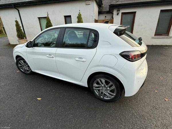 Peugeot 208 Hatchback, Petrol, 2020, White