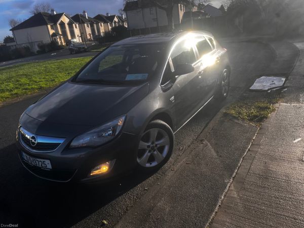 Opel Astra Hatchback, Petrol, 2010, Grey