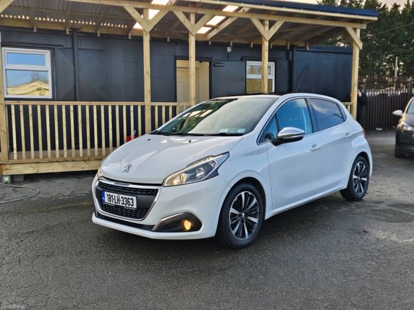 Peugeot 208 Hatchback, Petrol, 2018, White