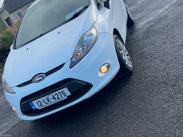 Ford Fiesta Hatchback, Petrol, 2012, White