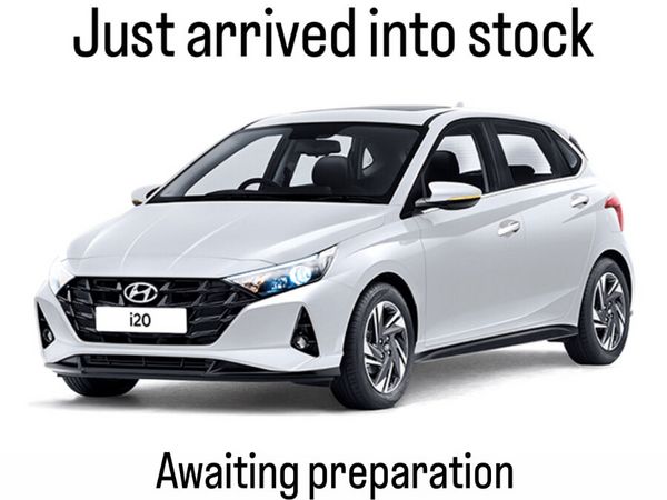 Hyundai i20 Hatchback, Petrol, 2023, White