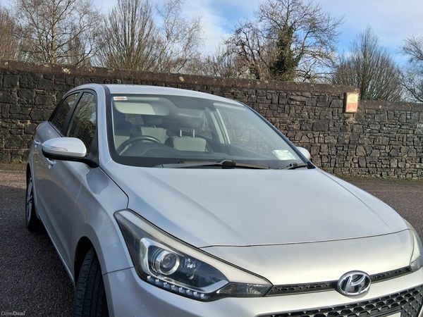 Hyundai i20 Hatchback, Petrol, 2016, Silver
