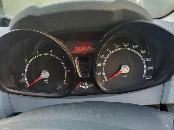 Ford Fiesta Hatchback, Petrol, 2011, Silver