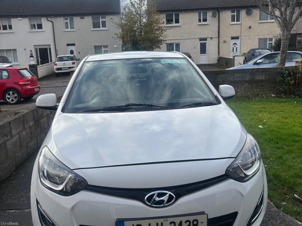 Hyundai i20 Hatchback, Petrol, 2012, White