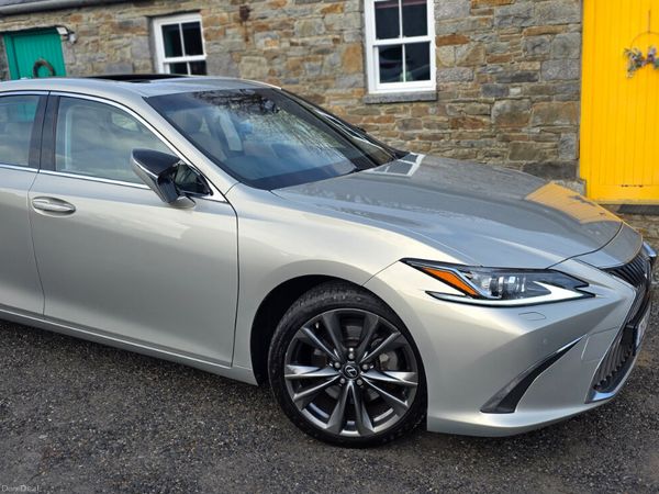 Lexus ES Saloon, Petrol Hybrid, 2021, Gold