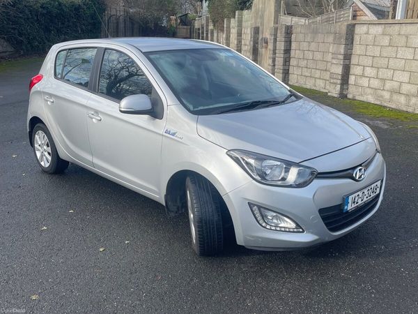 Hyundai i20 Hatchback, Petrol, 2014, Silver