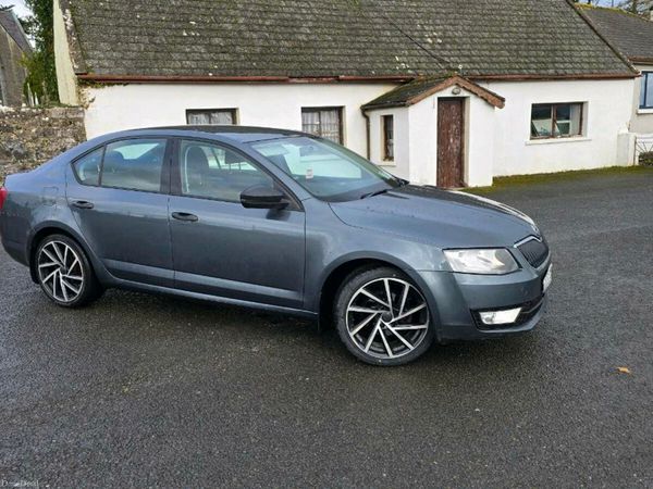 Skoda Octavia Saloon, Diesel, 2017, Grey