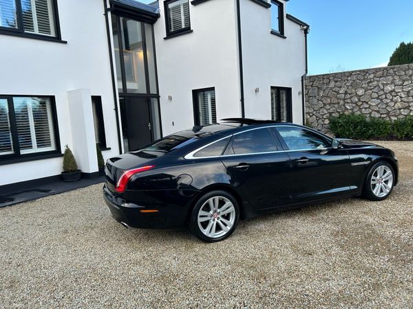 Jaguar XJ Saloon, Diesel, 2010, Black