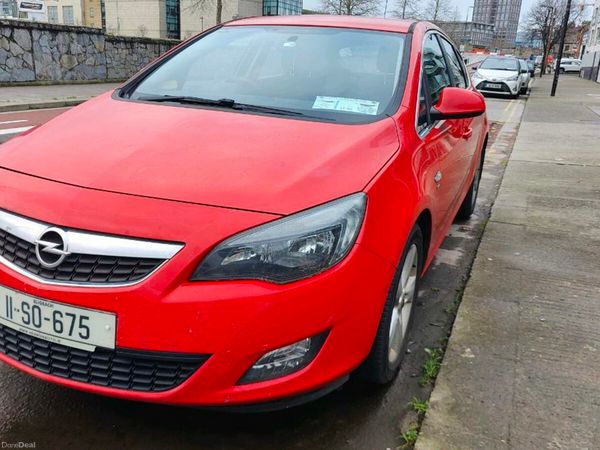 Opel Astra Hatchback, Diesel, 2011, Red
