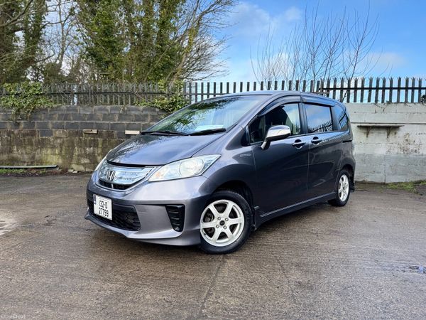 Honda Freed MPV, Petrol Hybrid, 2013, Grey