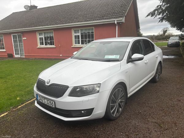Skoda Octavia Saloon, Diesel, 2014, White