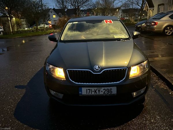 Skoda Octavia Saloon, Diesel, 2017, Grey