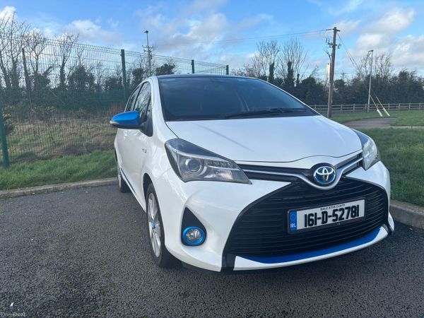 Toyota Yaris Hatchback, Petrol Hybrid, 2016, White