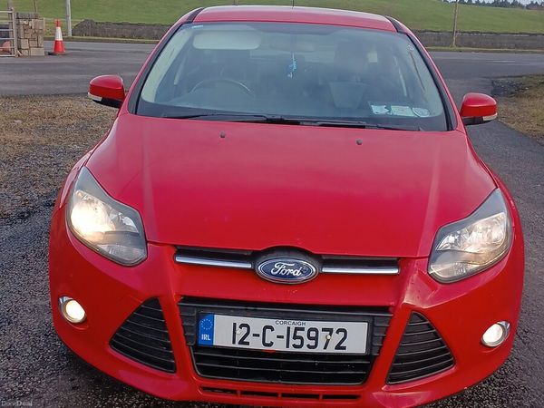 Ford Focus Hatchback, Petrol, 2012, Red