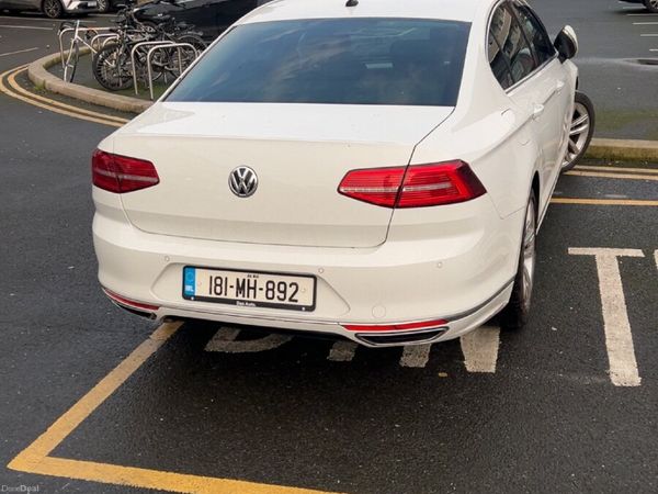 Volkswagen Passat Saloon, Diesel, 2018, White