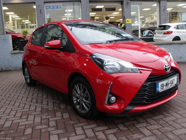 Toyota Yaris Hatchback, Petrol, 2019, Red