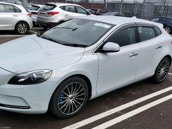 Volvo V40 Hatchback, Petrol, 2013, Silver