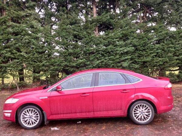 Ford Mondeo Hatchback, Diesel, 2014, Red