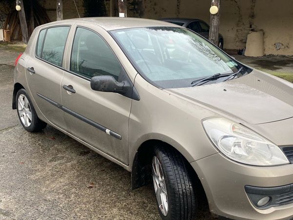 Renault Clio Hatchback, Ethanol Petrol, 2009, Gold