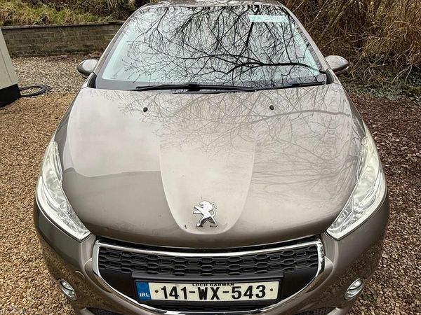 Peugeot 208 Hatchback, Diesel, 2014, Grey