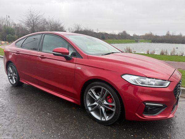Ford Mondeo Hatchback, Diesel, 2021, Red