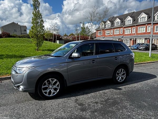 Mitsubishi Outlander SUV, Petrol Plug-in Hybrid, 2014, Grey