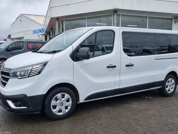Renault Trafic Minibus, Diesel, 2025, White