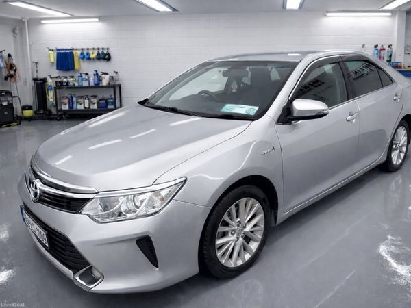 Toyota Camry Saloon, Petrol Hybrid, 2015, Silver
