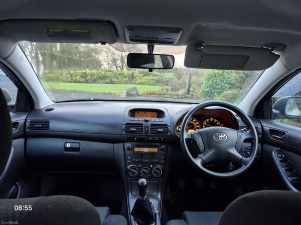 Toyota Avensis Saloon, Petrol, 2004, Silver