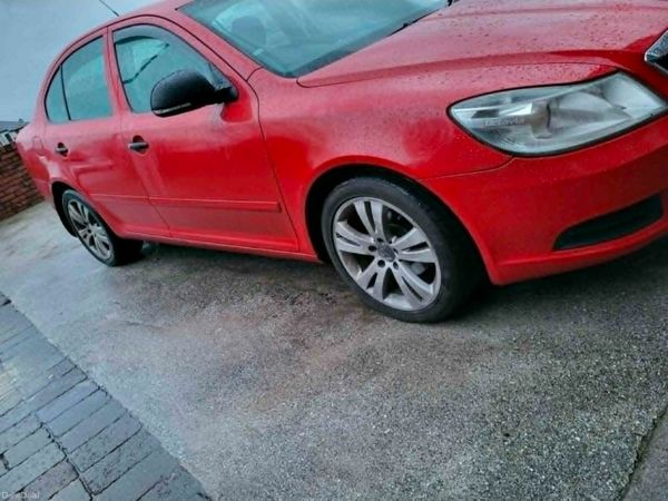Skoda Octavia Hatchback, Diesel, 2010, Red