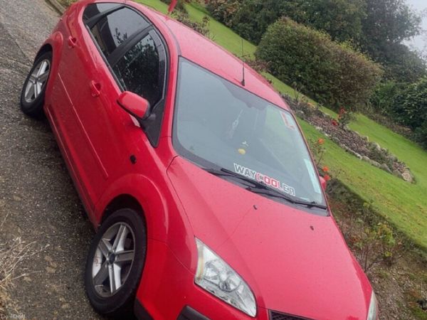 Ford Focus Hatchback, Petrol, 2007, Red